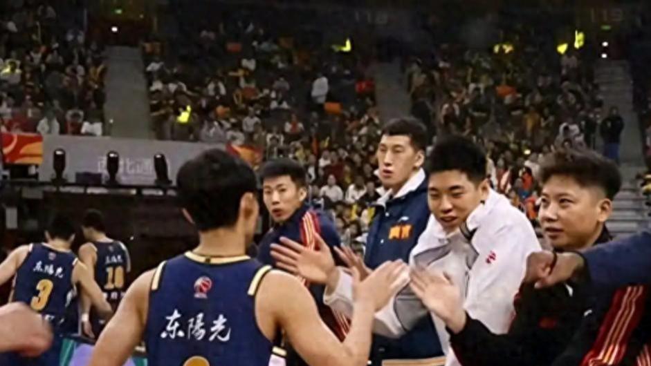 伤兵满营！广东7人受伤 新增两伤员 张昊流感停赛1周 王少杰扭伤手腕