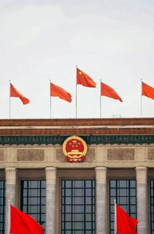 [微风]建议更换国歌？一位网友在网上提出了这个大胆的想法。他说，自己在奥运会上一