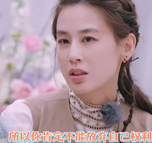 黄圣依现在这么清醒
不是因为她以前不敢反抗
也不是因为她没有思想
而是因为她曾经