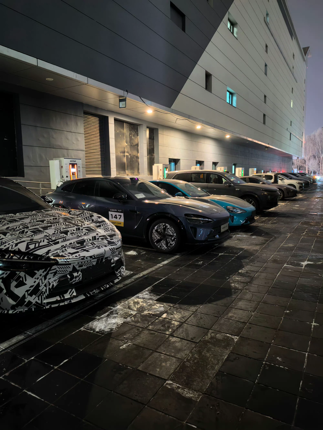 小米Yu7
全系标配激光雷达，看车型外观可以吧？东北很多，个人觉得可能不如su7