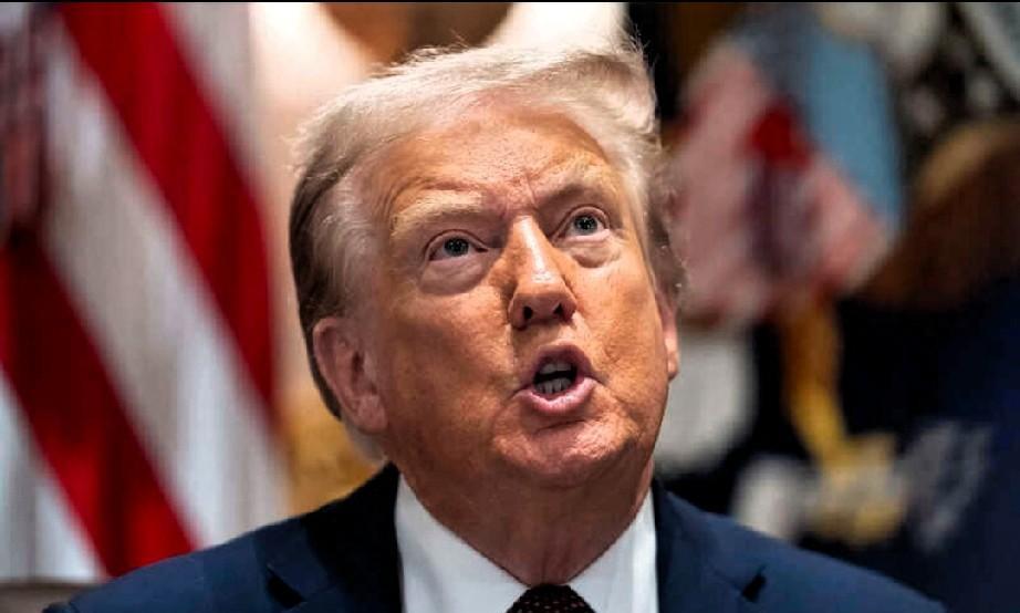 爱泼斯坦事件真是把美国政坛搅得天翻地覆，还让白宫内讧不断，特朗普也被搞得焦头烂额