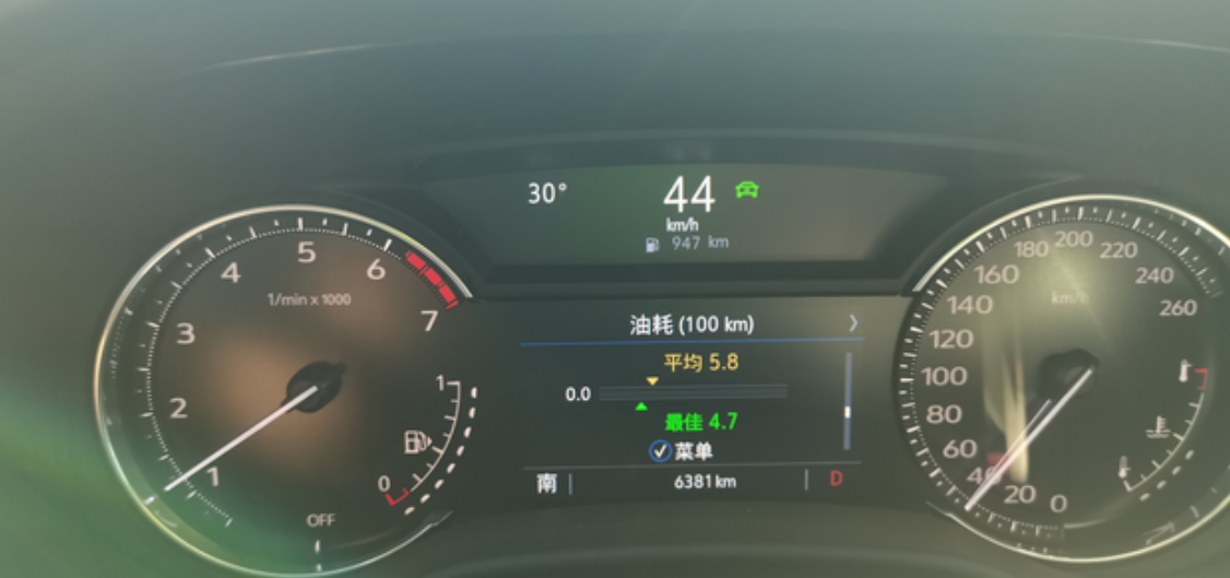 CT5半年用车，缺点起步真肉啊，方向盘也重。优点特稳，速度上到50后随叫随到，起