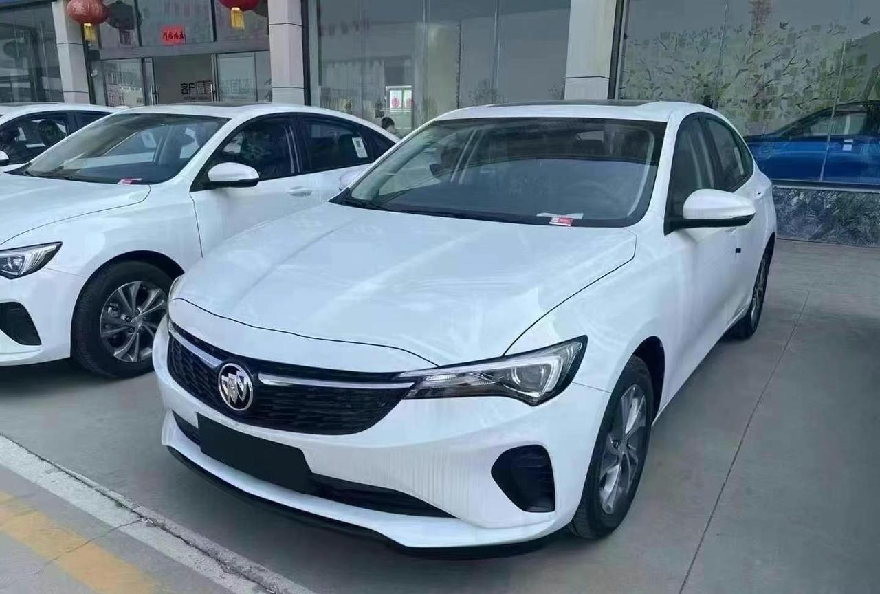 别克威朗最近的价格降下来了，去年底的库存车，目前降价70000，裸车6.99万，