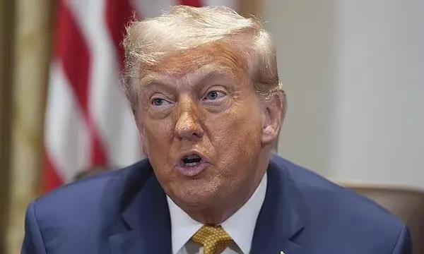 【特朗普相信俄罗斯会赢——只是时间问题】
据《政治报》报道，一位不愿透露姓名的白