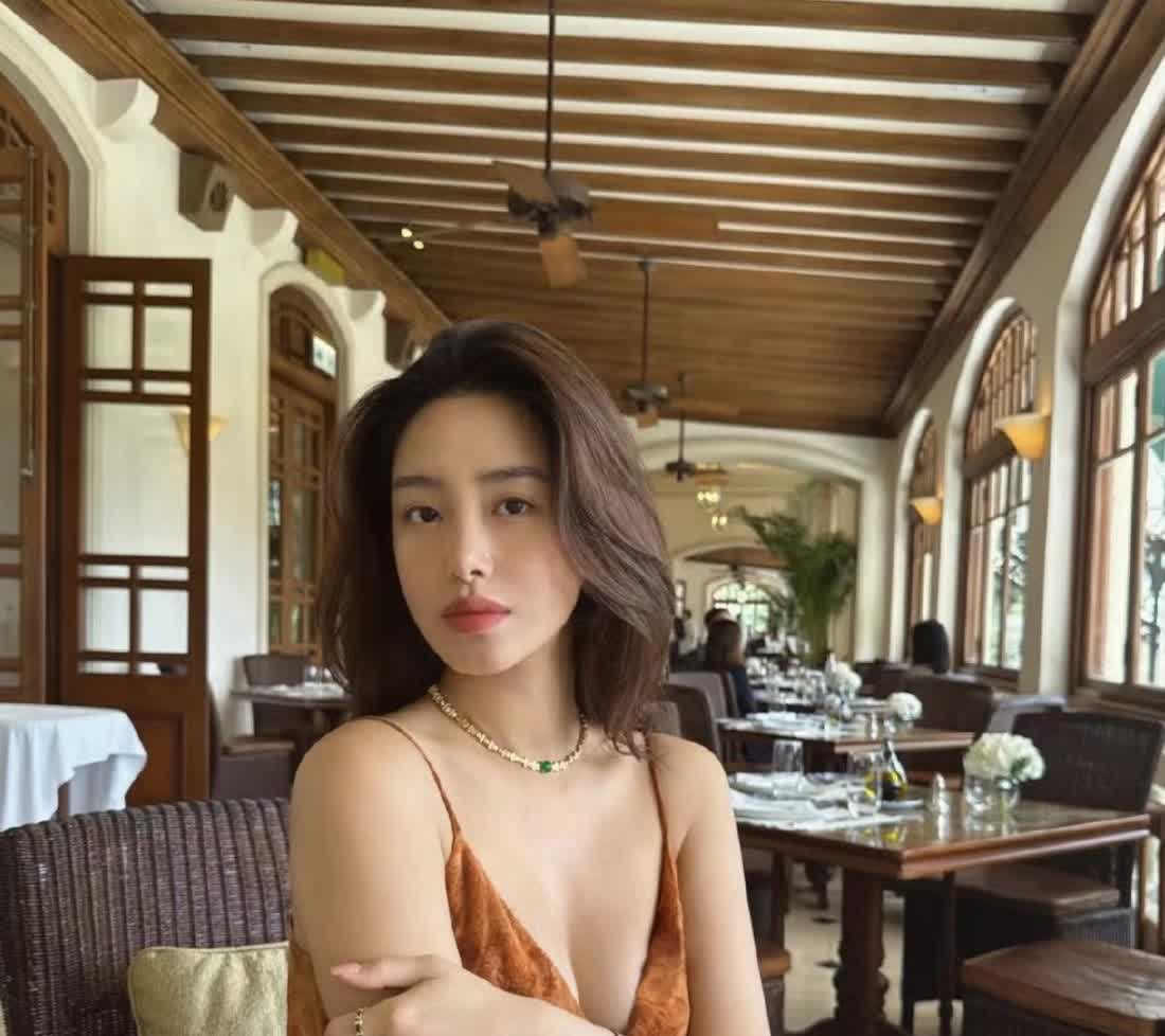 救命啊，这谁看得出是孕妇啊
状态好的不得了
杨采钰的近照完全看不出她怀孕了
