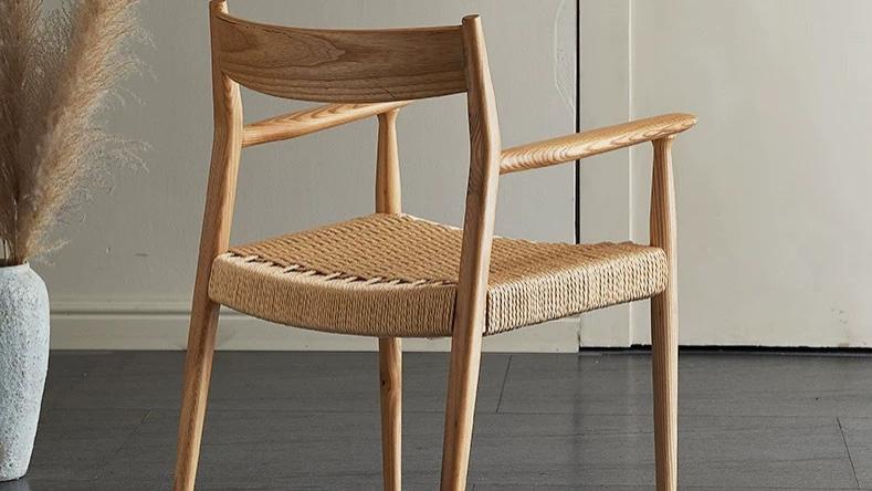 家居界的“百搭王者”：这把藤编实木椅，凭啥征服所有装修风格？