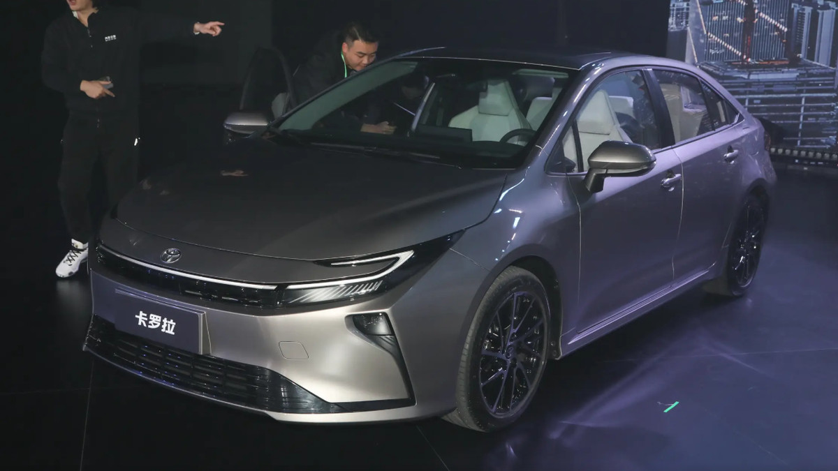 轴距加长、全新造型，升级2.0L动力，卡罗拉不“大妈”了？