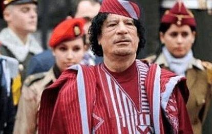 1992年联合国制裁利比亚，中国投了弃权票，卡扎菲很不满。利高官见到中国大使王厚