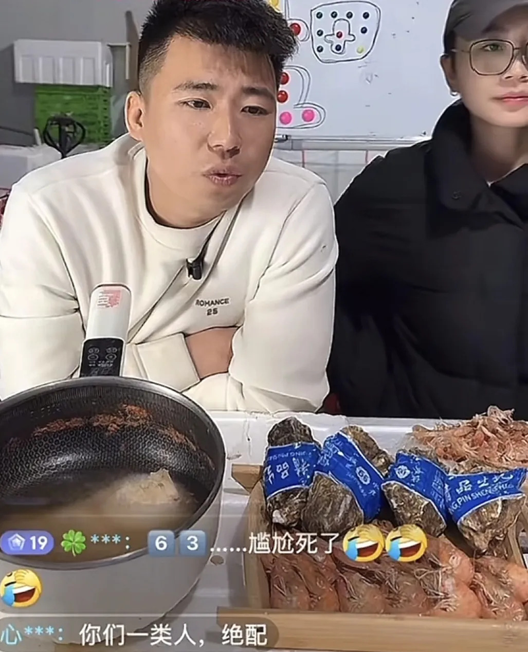 张大帅哥为秋天妈妈辩护











张大帅哥这是要干嘛？为秋天妈妈洗白