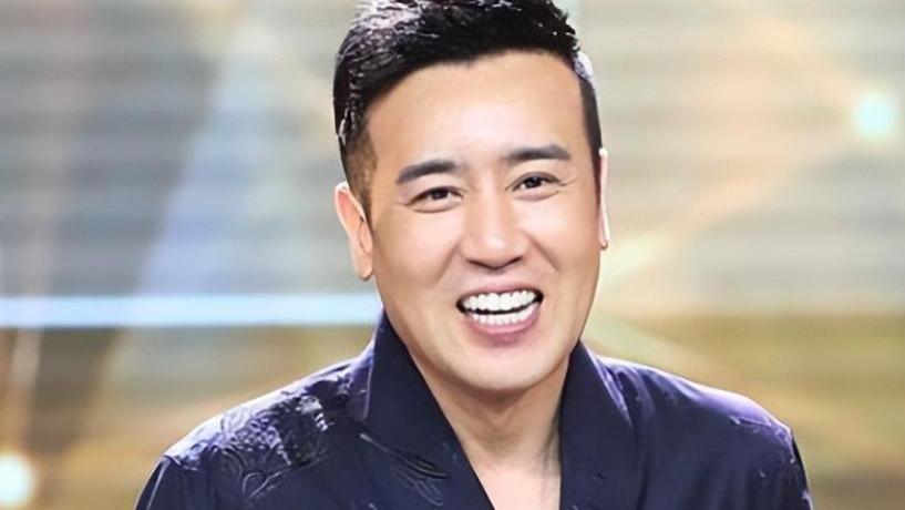 “叔圈顶流”于和伟：3岁丧父，吃姐姐奶水长大，平凡妻助他成功