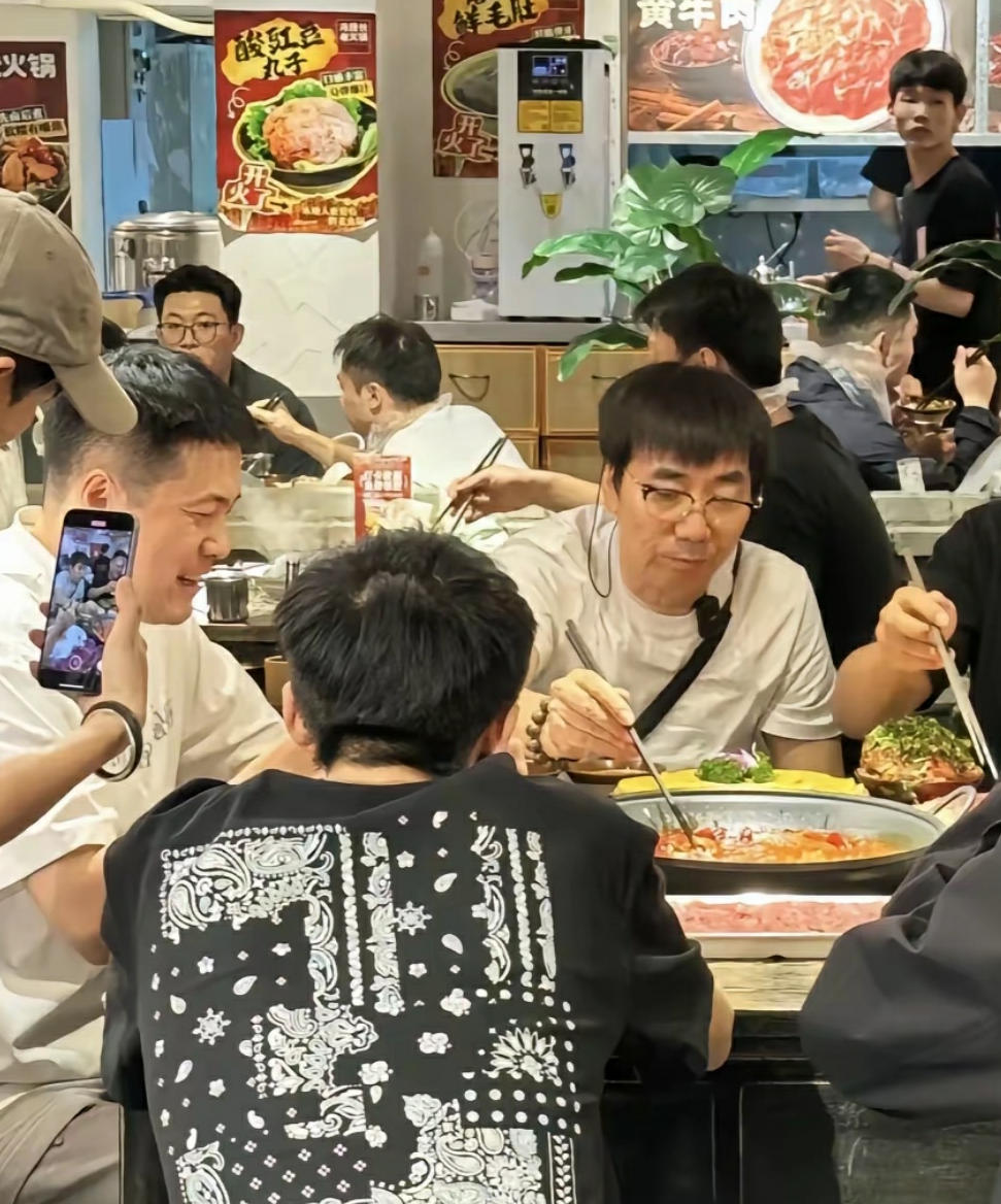 这是哪位明星？好眼熟啊。