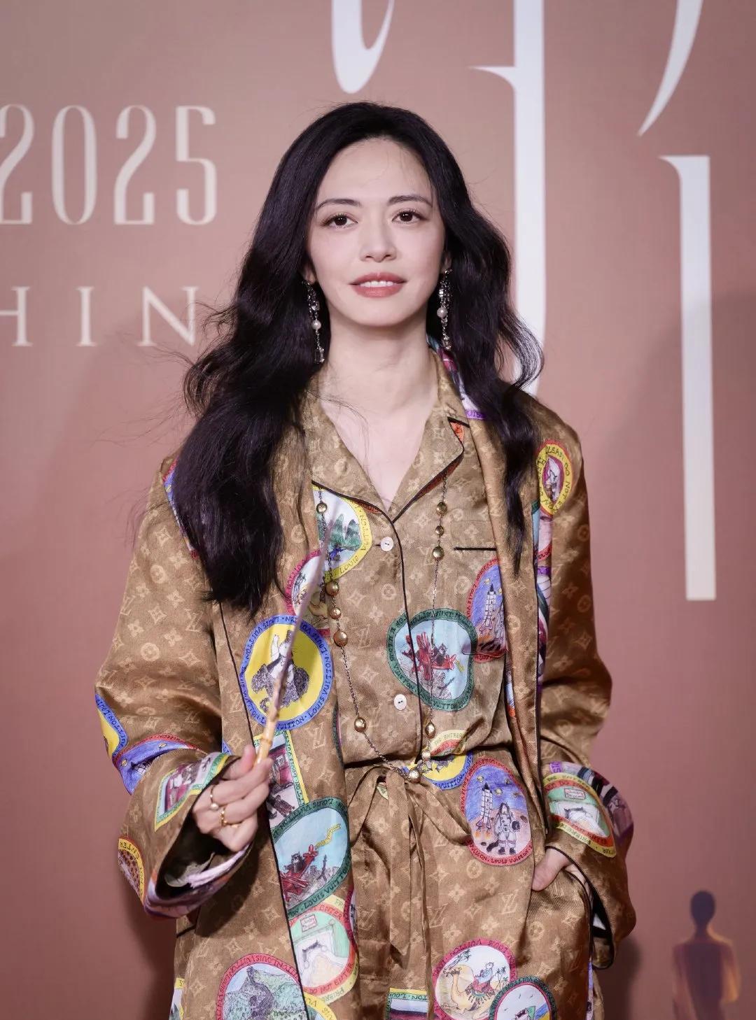 姚晨 × 时尚中国之夜2025
@姚晨 受邀亮相#中国时尚产业盛典# ，身穿 L