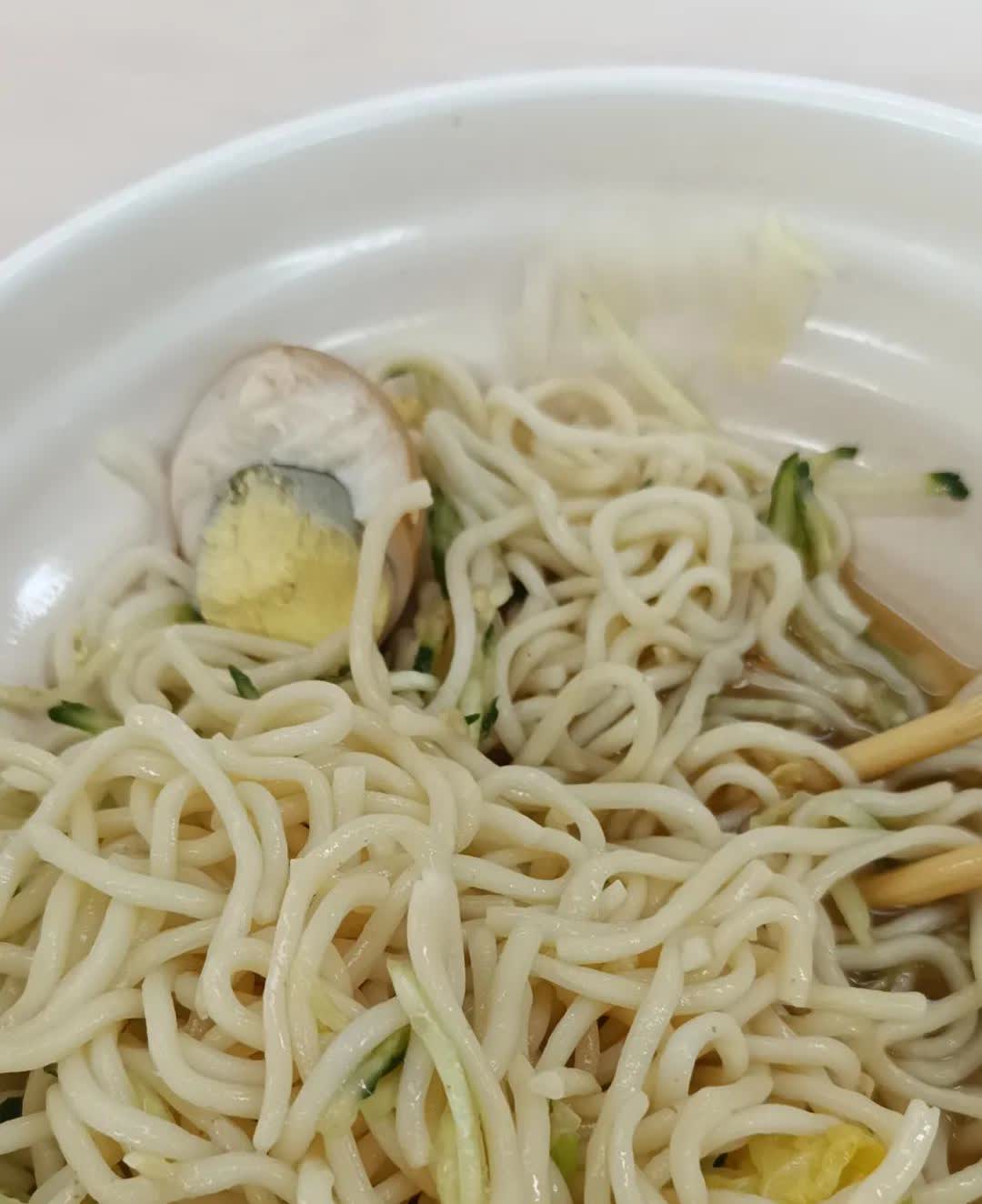 为什么比亚迪销量都那么高了，还要疯狂降价，拉低自己的利润？

降完价，可能卖