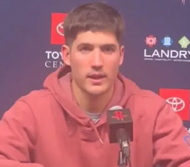 休斯顿火箭队在主场以111-106击败了圣安东尼奥马刺队，取得了三连胜。
赛后，