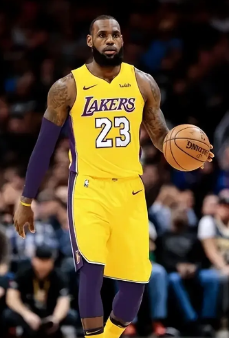 詹姆斯是真的老了，感觉真实赛场影响力不如对面狄龙。不如解散这只球队，直接重建