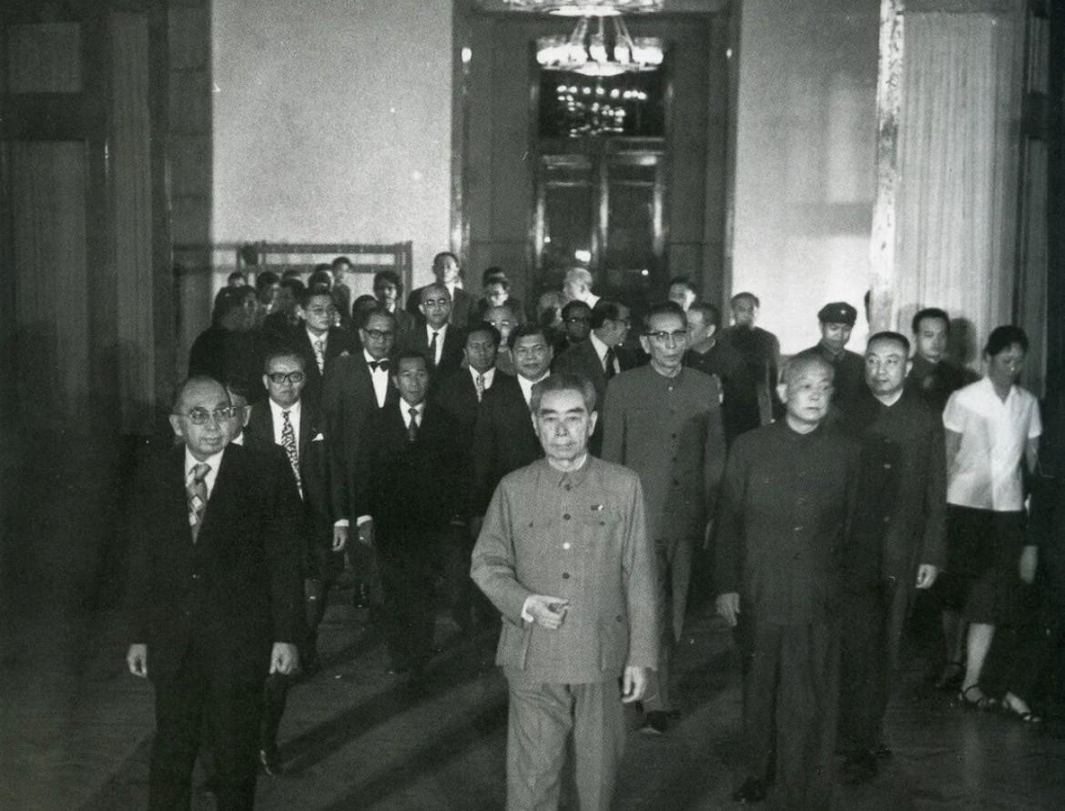 1974年5月28日，国务院总理周恩来在为首次对中国进行正式访问的马来西亚总理敦