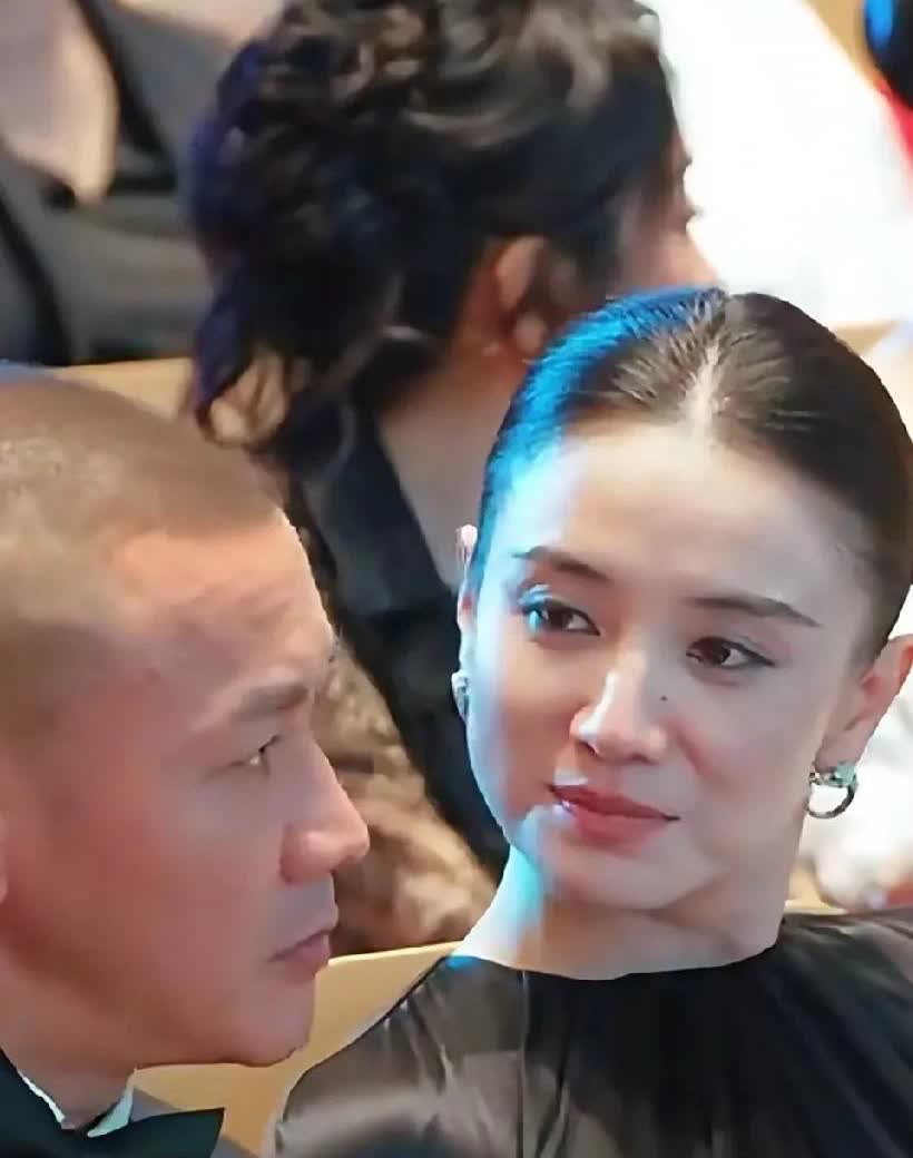 太喜欢宋佳了，
白玉兰获奖最佳女主角。
45岁的她皮肤状态真好，
没有皱纹