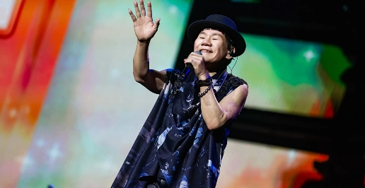 最近，
刷到台湾省歌手赵传巡演视频，
那个身材、状态与唱功
真的让我心生感慨：没
