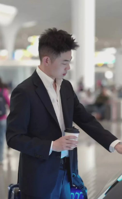 我发现领导的孩子都非常优秀，他们大多遗传了家长的好基因！

我们当地一个副秘书长