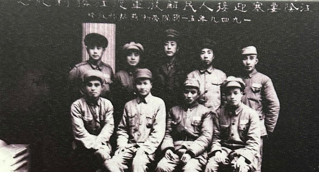 1949年5月，参加江阴要塞起义的中共地下党员和部分起义军官合影。#历史#