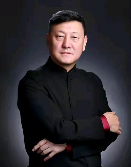 歌手韩磊的事情还是让人很震惊的！
看到有网友爆料说，他在没有离婚的情况下，私下里