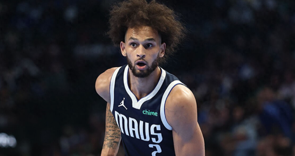 达拉斯独行侠官方宣布，球队中锋德里克-莱夫利二世因右脚出现肿胀及不适症状，将会缺