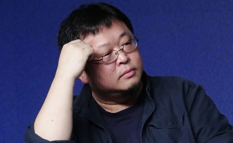 在网络上干仗，西贝还真不是罗永浩对手。
罗永浩轻轻松松，一个人在微博发30条微博