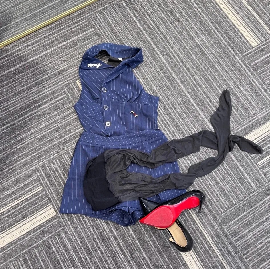 穿哪套衣服去面试总裁秘书更合适？
左边是成熟，右边是优雅
