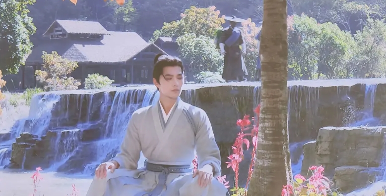 《凡人修仙传》我心中，一直有一个问题：

韩立为什么不去见家人？

从剧情来看，