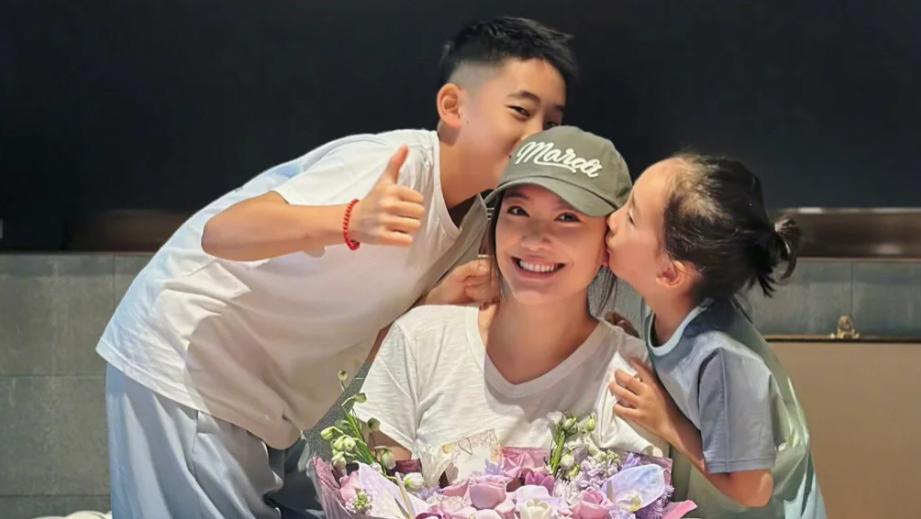 整整15年了才发现，原来陈小春应采儿，才是内娱“纯爱”天花板