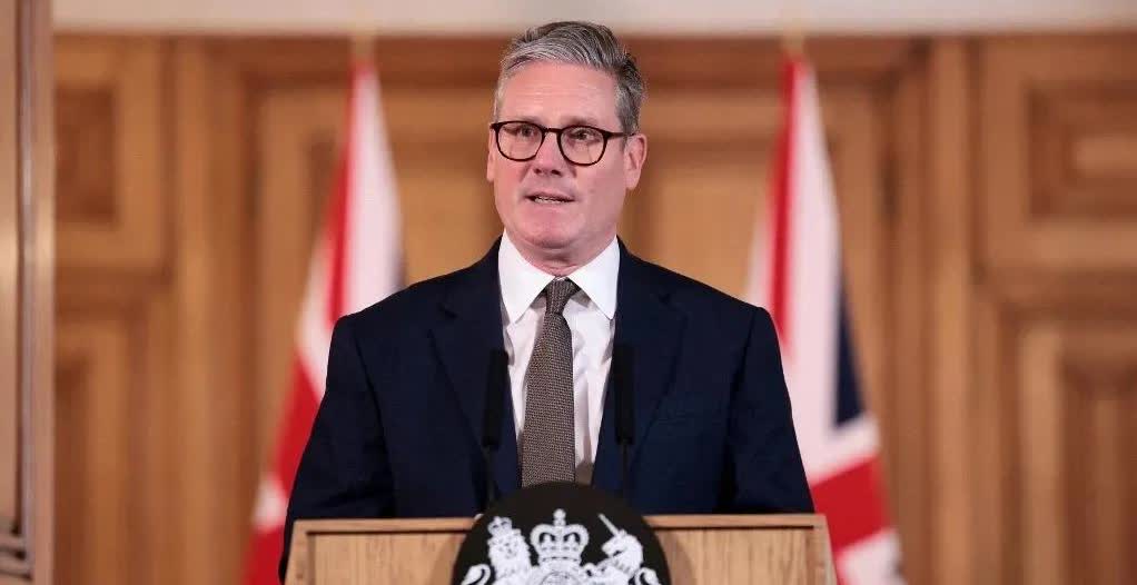 【热点评述】英国太狂了，要求美国在阿拉斯加逮捕普京。敢逮捕普京，难道不怕伦敦被摧