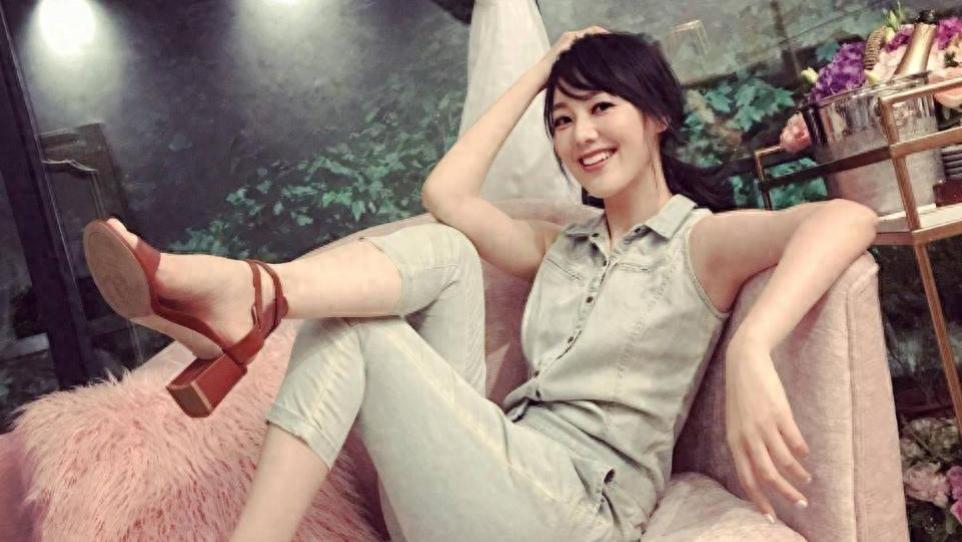 王冠翻身记：被谣言缠身十年，她凭啥能逆风翻盘？