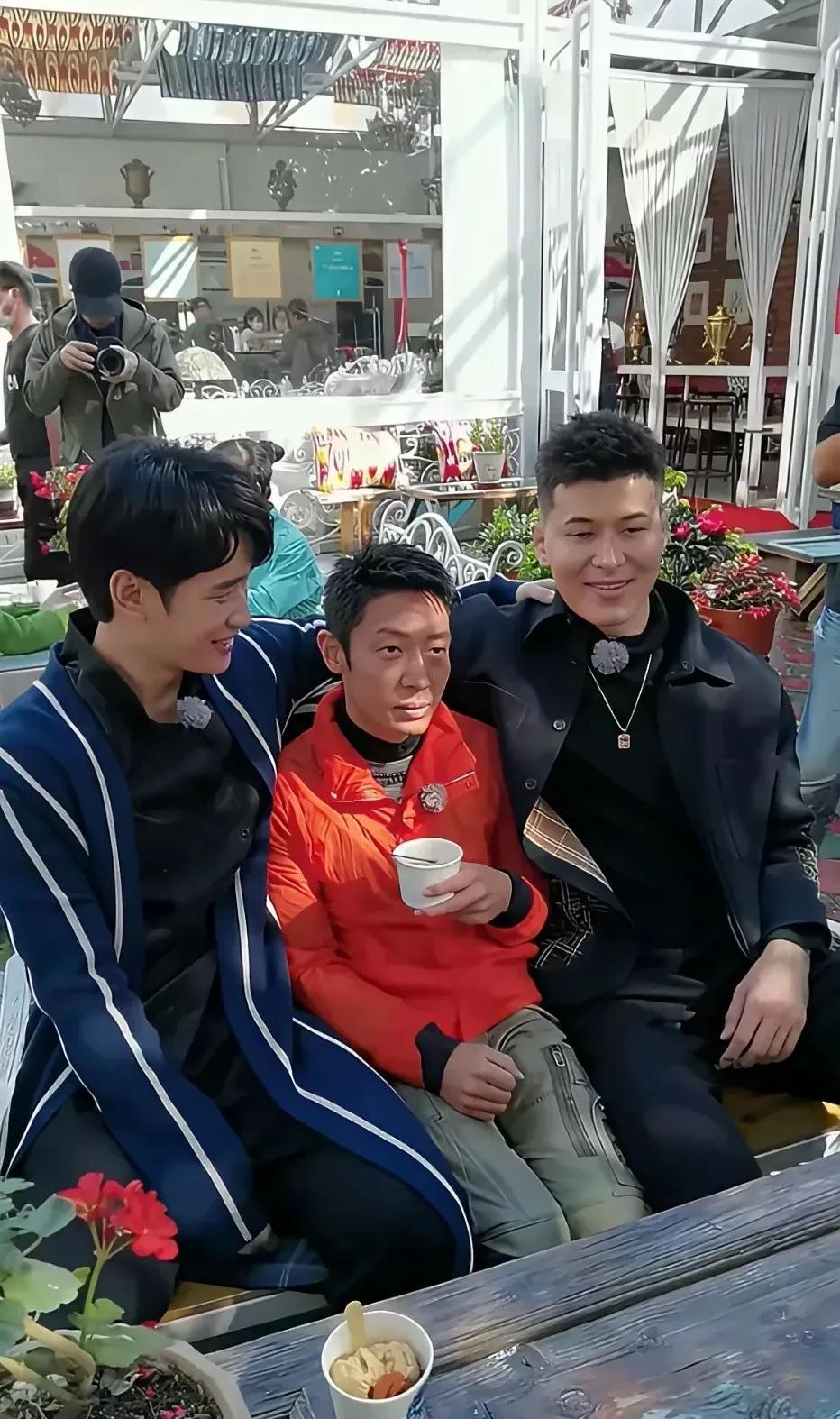 这个憨憨看着好眼熟，就是想不起来是谁了。[捂脸][捂脸][捂脸]