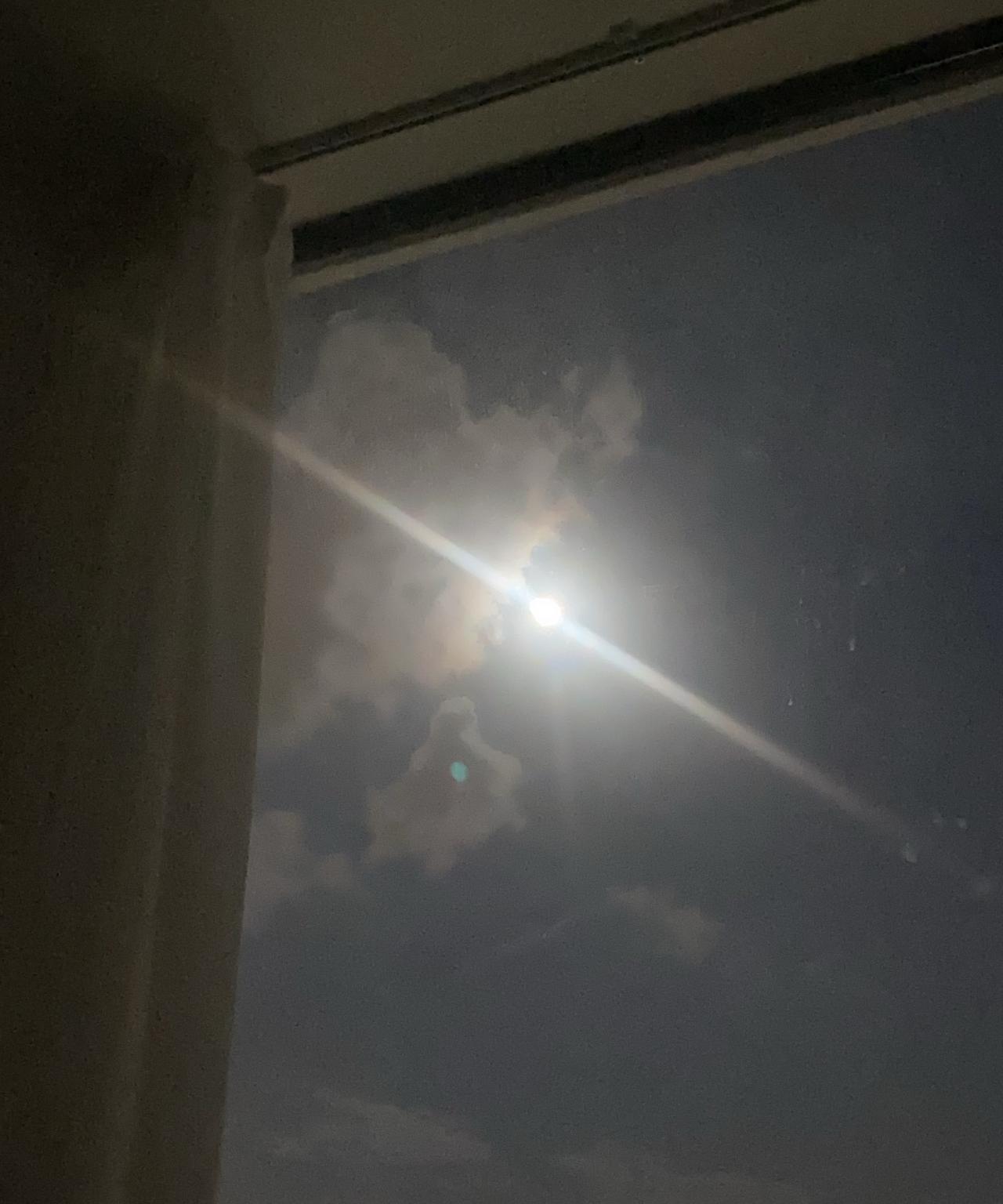 我发现我把公司给我们放长假的事情说出来之后被很多人讥讽笑话……
说我哪一份工作都