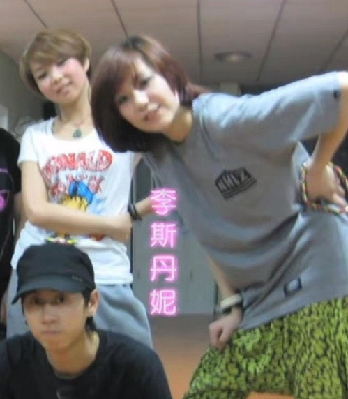 从2011快女到2024顶流舞台，李斯丹妮的14年：把青涩熬成锋芒，把热爱炼成王