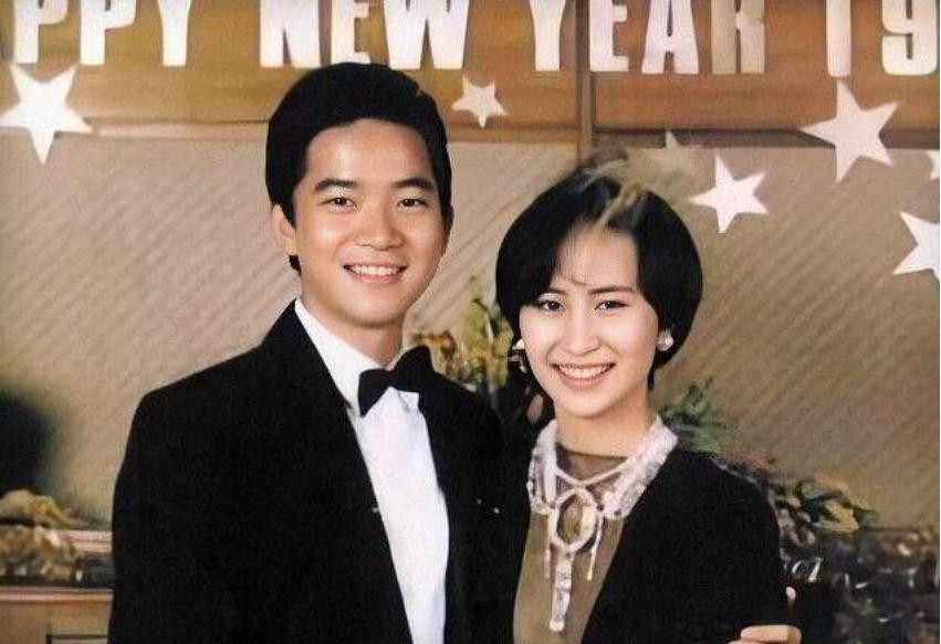 2022年底，陈百强母亲姚玉梅在广东省鹤山市人民医院去世，享年85岁。家人整理遗