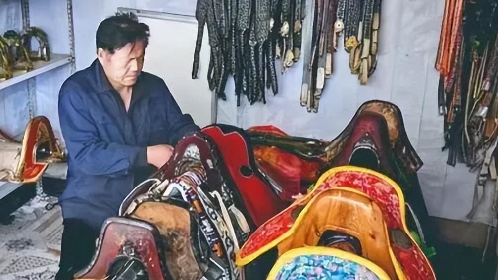 【人物】甘金明：40年守着土族马鞍，这位甘氏匠人如何让非遗“活起来”？