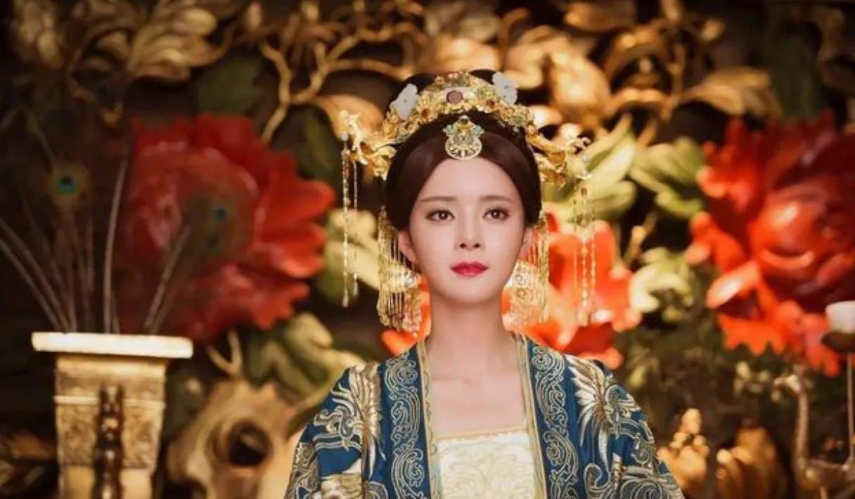 明宪宗朱见深的后宫中，万贞儿作为他的宠妃，在历史上留下了浓墨重彩的一笔。然而，除