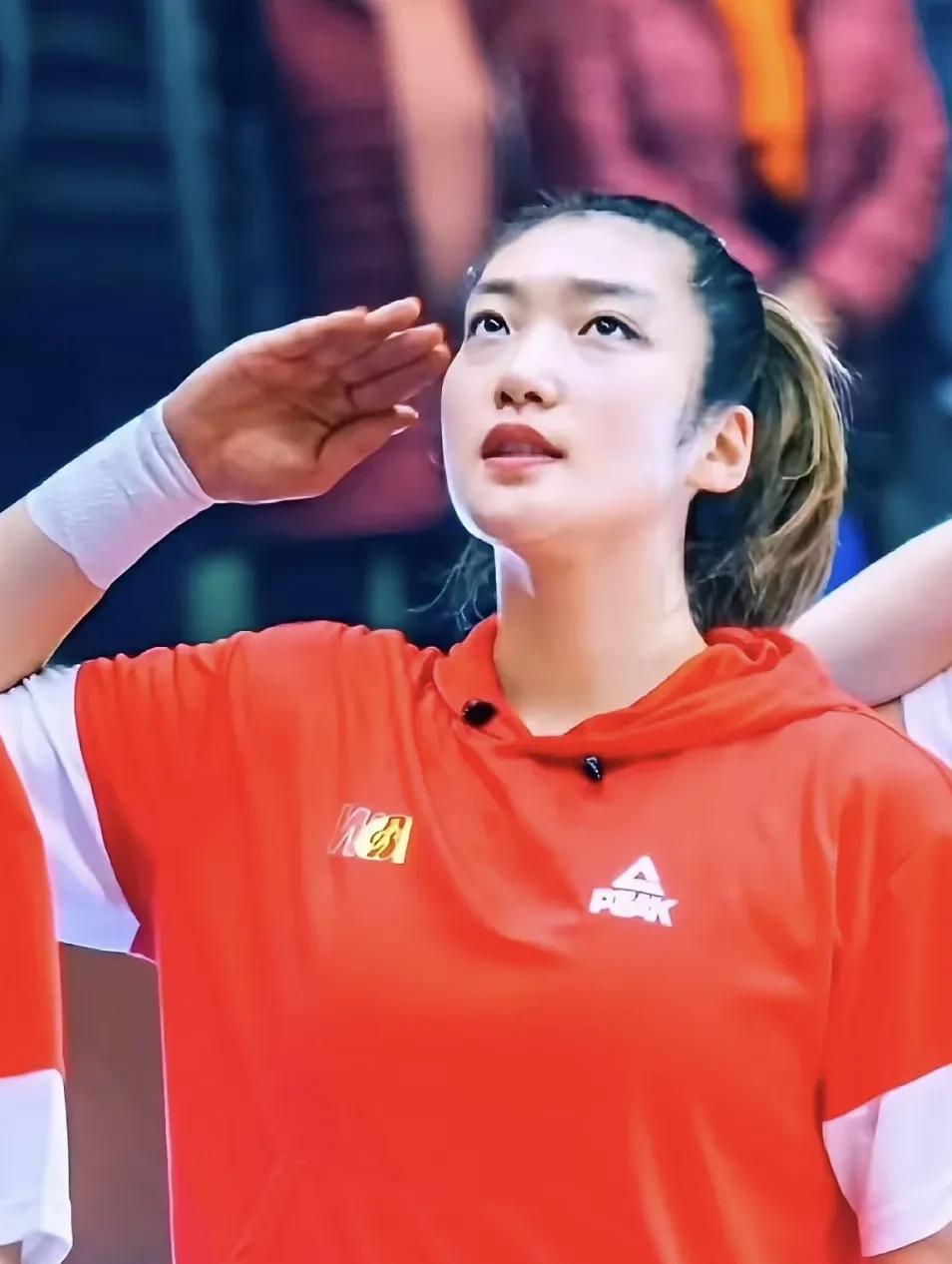 李梦终于亲口承认了[流泪]
这事儿真让人心里不是滋味。李梦的眼泪砸下来，砸中的不