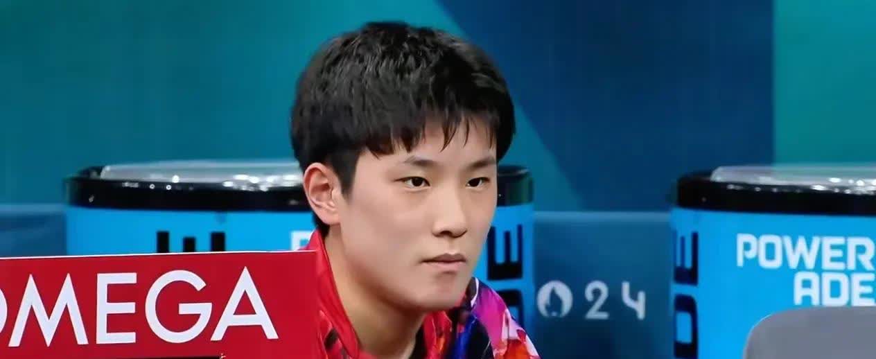 我表妹亲眼见过张本智和
她说了一个大实话 
说张本智和根本不是电视上的那样 