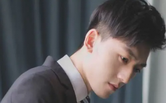 女友和父亲结婚后，我撞翻了他们的婚礼现场