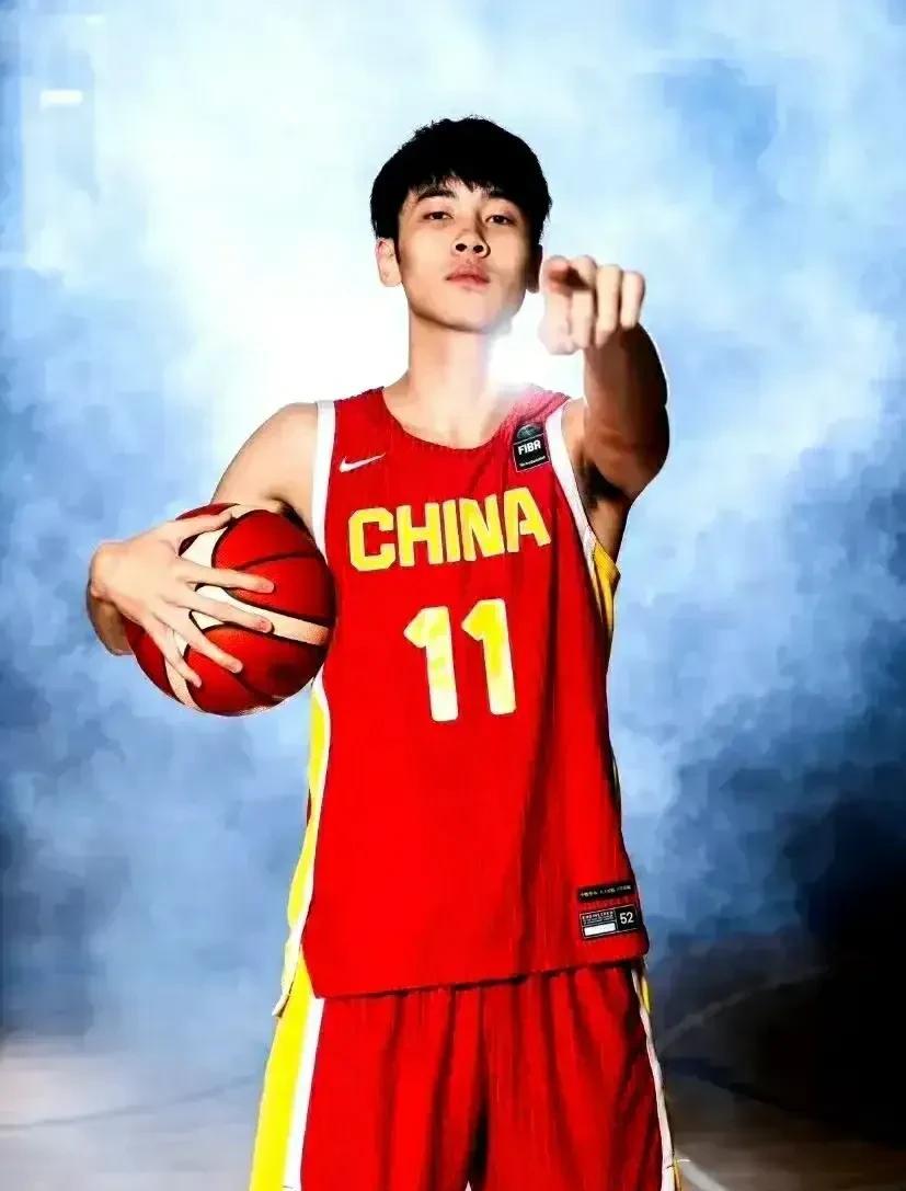 男篮U21比赛悄然开战，坐拥豪华阵容的山西汾酒队率先亮相，凭借山西三少的强势表现