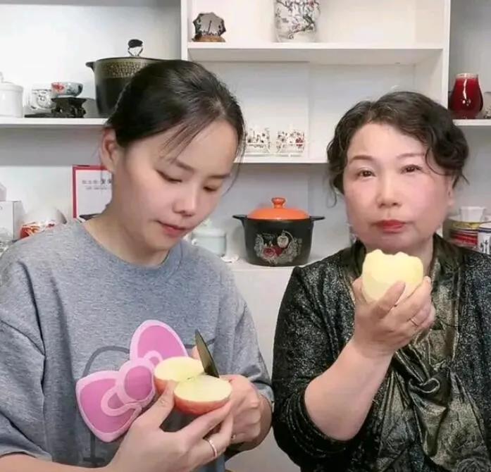 她现在也太疯狂了吧！
现在全网最关注的人就是熊磊了吧？  
她烦恼不是因为官司压