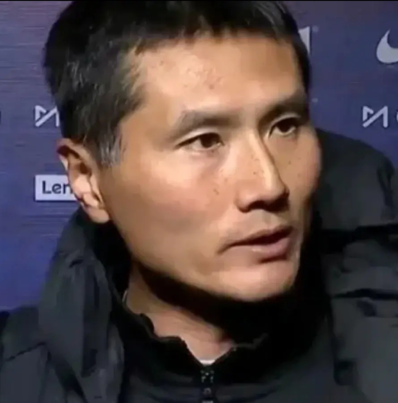 邵佳一曾经是中方教练组助教，在临场指挥上完胜国足主教练伊万。
中超联赛第四轮，青
