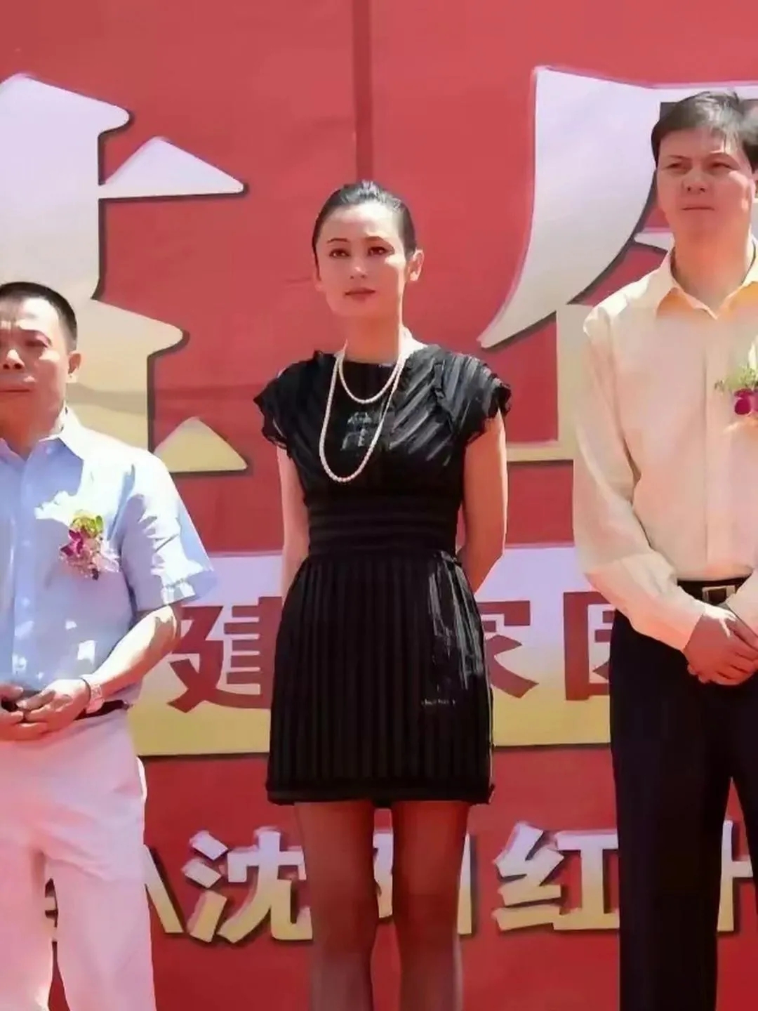 58岁陈红医美过度，模样大变，难道自然老去不更美？

她医美的挺成功的漂亮的自然