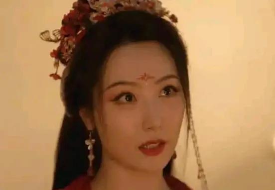 《藏海传》这个六初师父是干什么的呢。
在藏海出师的时候，六初来教藏海要防范女人，