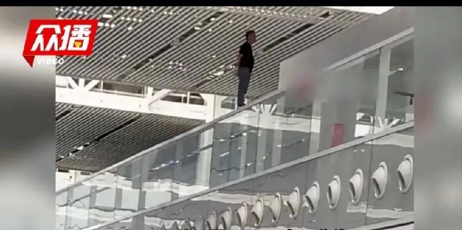 三天两起，是什么让他们绝望？
7月7日，杭州南站，手拿着去往余姚北车票的42岁男