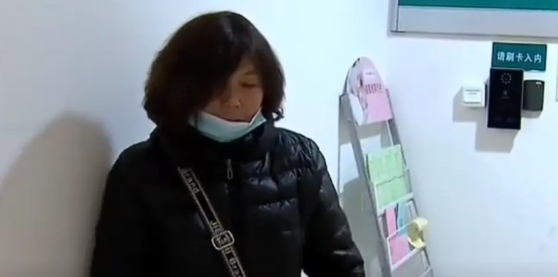 儿子、儿媳外出打工，将两个女儿交给公婆照顾。谁知婆婆将4岁孙女一人留在家里，导致