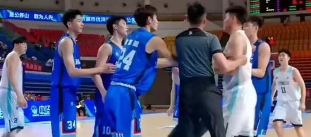 4人被禁赛三年，中国篮协的处罚是否太重了！
7月30日，U21男篮山东男篮与辽宁