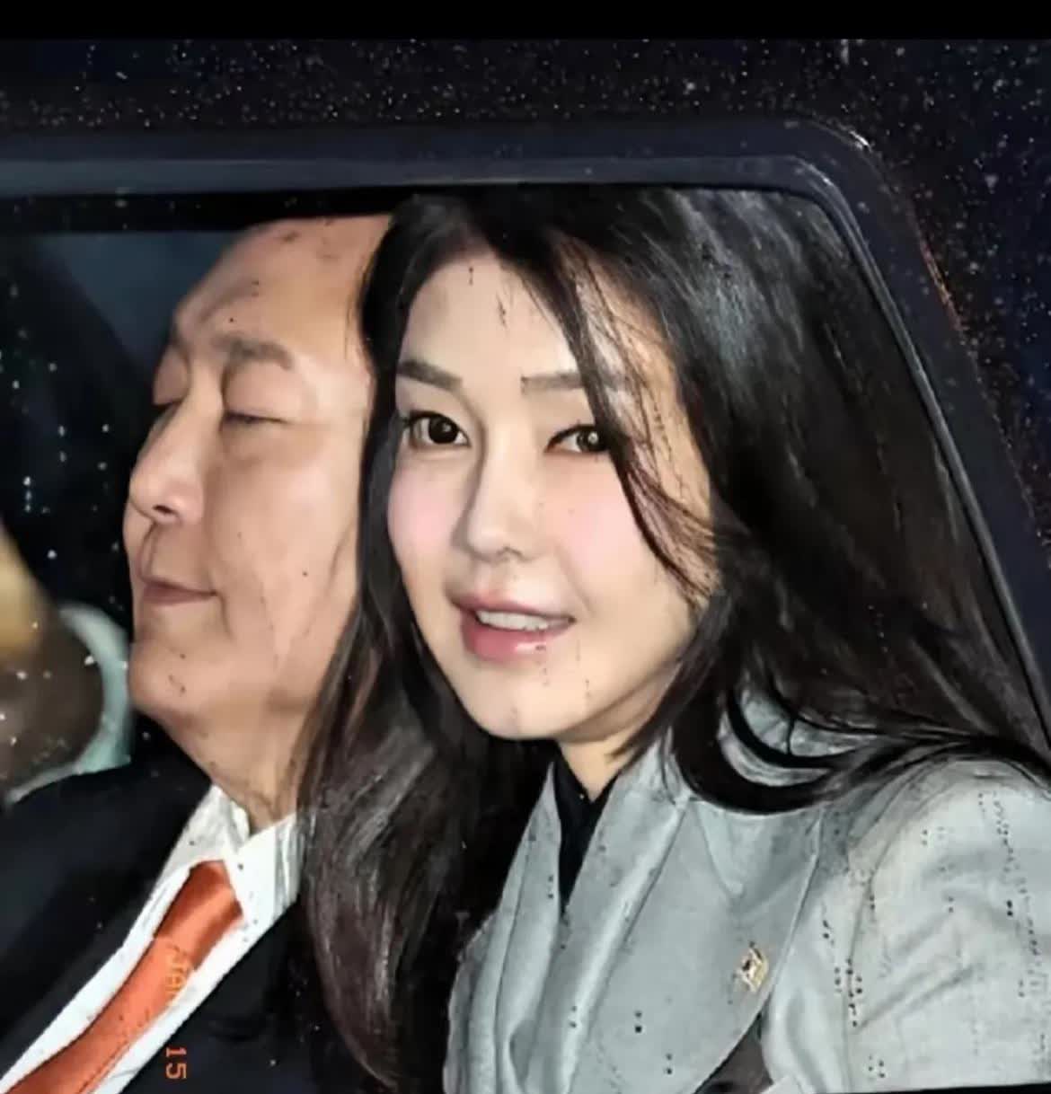 【都小看了李在明，他要让韩国前总统夫妇，余生在牢里做一对苦命鸳鸯】

所有人